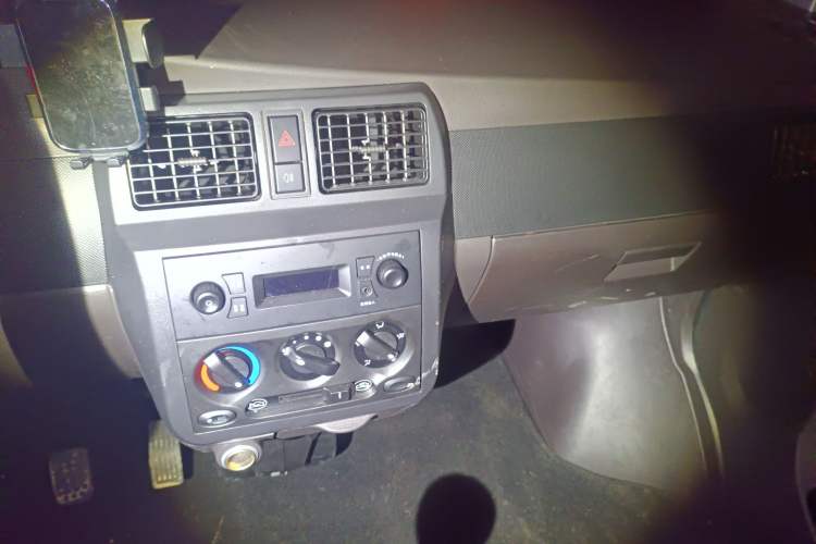 Used Wuling Rongguang 2021 1.5L Extended Standard Version with Air Conditioning – L3C Audio And AC Panel
