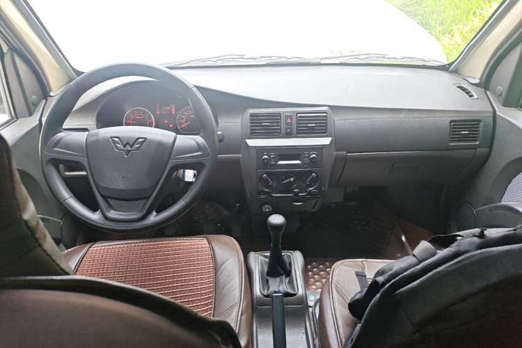 Used Wuling Rongguang 2021 1.5L Extended Standard Model Power-Assist Version LAR Center Console