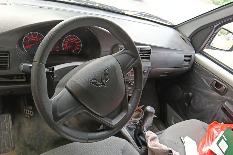 Used Wuling Rongguang 2021 1.5L Extended Standard Model Air-Conditioned Version LAR Center Console