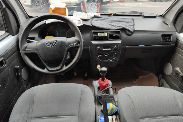 Used Wuling Rongguang 2021 1.5L Extended Basic Version L3C Center Console