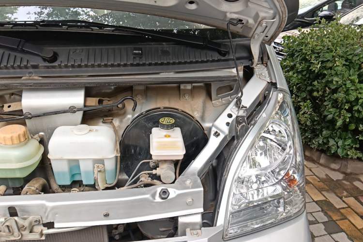 Used Wuling Rongguang 2021 1.5L Extended Standard Model Air-Conditioned Version LAR Engine Bay Left