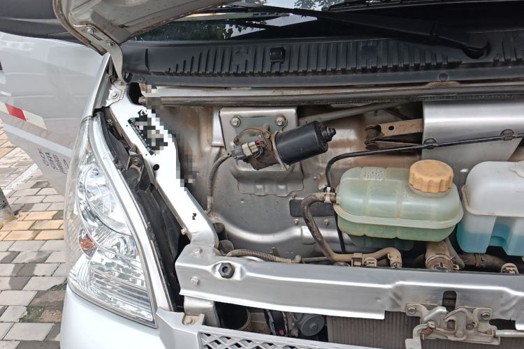 Used Wuling Rongguang 2021 1.5L Extended Standard Model Air-Conditioned Version LAR Engine Bay Right