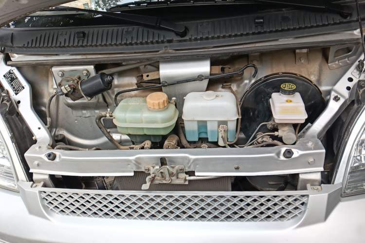 Used Wuling Rongguang 2021 1.5L Extended Standard Model Air-Conditioned Version LAR Engine Bay