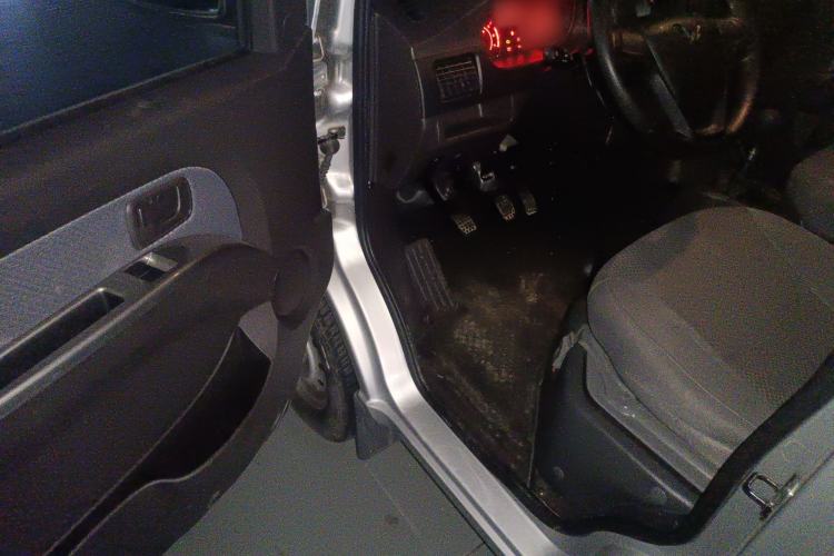 Used Wuling Rongguang 2021 1.5L Extended Standard Version with Air Conditioning – L3C Interior 3
