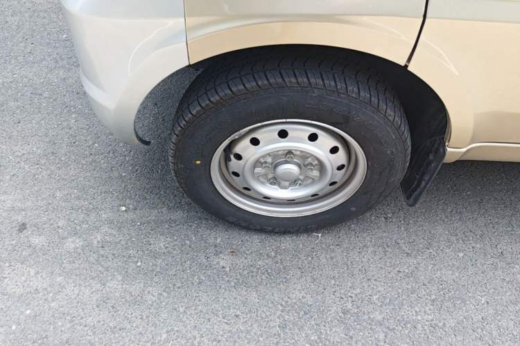 Used Wuling Rongguang 2021 1.5L Extended Standard Model Power-Assist Version LAR Left Front Wheel Hub