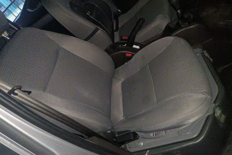 Used Wuling Rongguang 2021 1.5L Extended Standard Version with Air Conditioning – L3C Right Front Seat