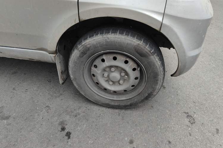 Used Wuling Rongguang 2021 1.5L Extended Basic Version L3C Right Front Wheel Hub