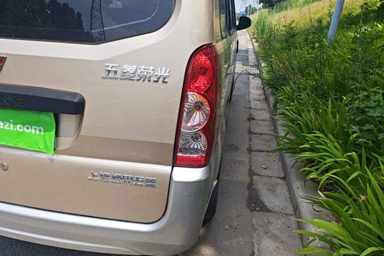 Used Wuling Rongguang 2021 1.5L Extended Standard Model Power-Assist Version LAR Right Rear Taillight