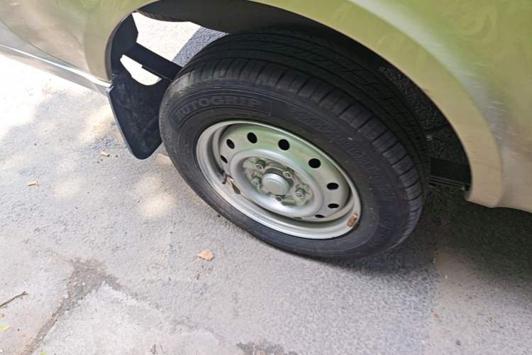 Used Wuling Rongguang 2021 1.5L Extended Standard Model Power-Assist Version LAR Right Rear Wheel Hub