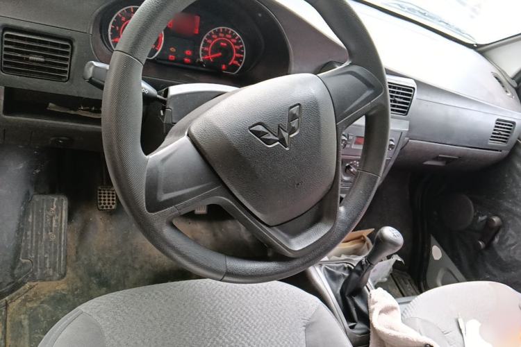 Used Wuling Rongguang 2021 1.5L Extended Standard Model Air-Conditioned Version LAR Steering Wheel