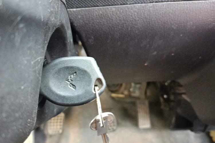 Used Wuling Rongguang 2021 1.5L Extended Standard Model Air-Conditioned Version LAR Vehicle Key