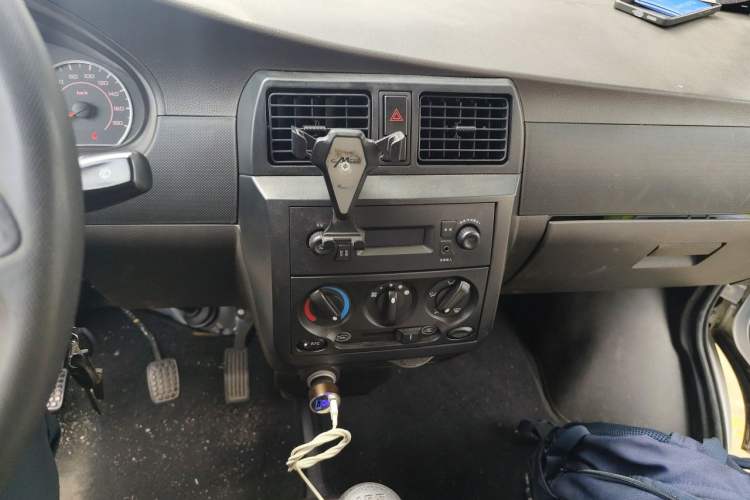 Used Wuling Rongguang 2021 1.5L Extended Basic Version L3C Audio And AC Panel