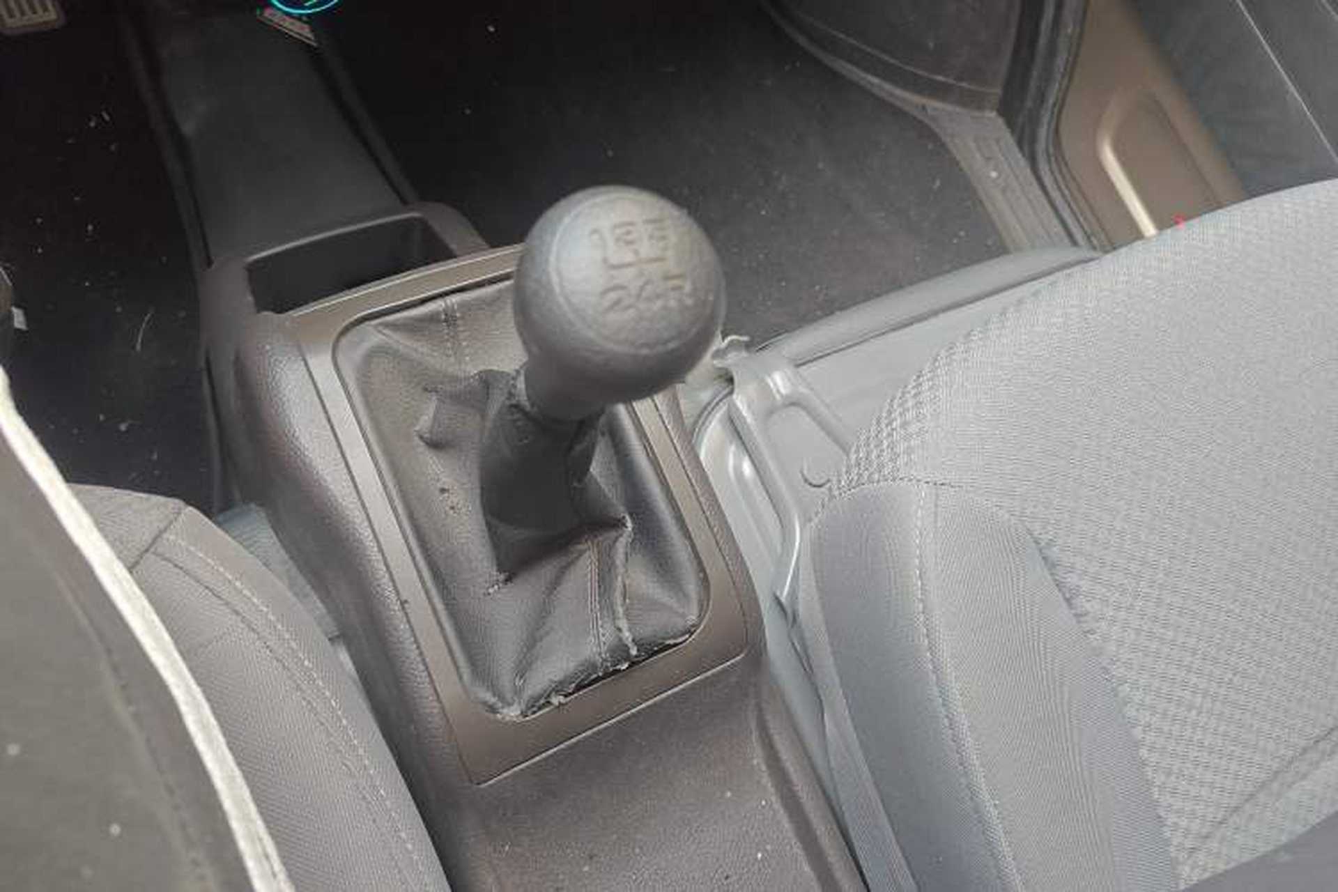 Used Wuling Rongguang 2021 1.5L Extended Basic Window-Sealed 5-Seat L3C Car Gear Lever
