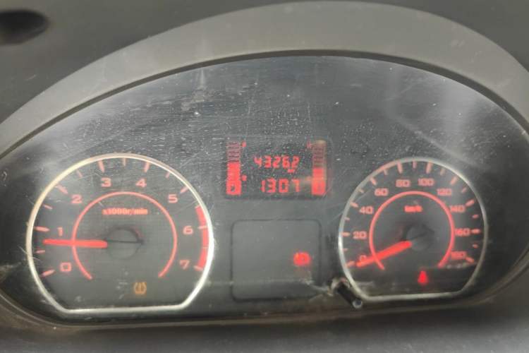 Used Wuling Rongguang 2021 1.5L Extended Standard Version with Power Steering L3C Odometer Close Up