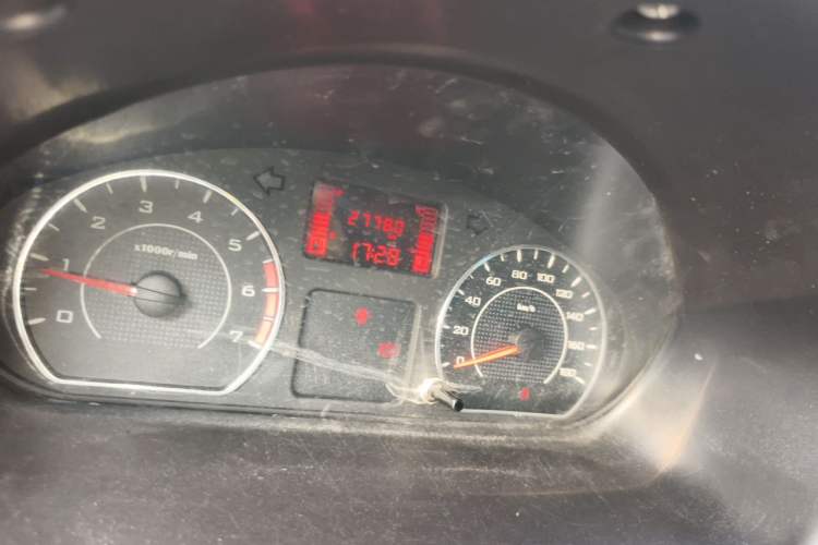 Used Wuling Rongguang 2021 1.2L S Standard Model Enclosed-Window Car Power-Assist Version Standard Model 5 Seats LSI Odometer Close Up