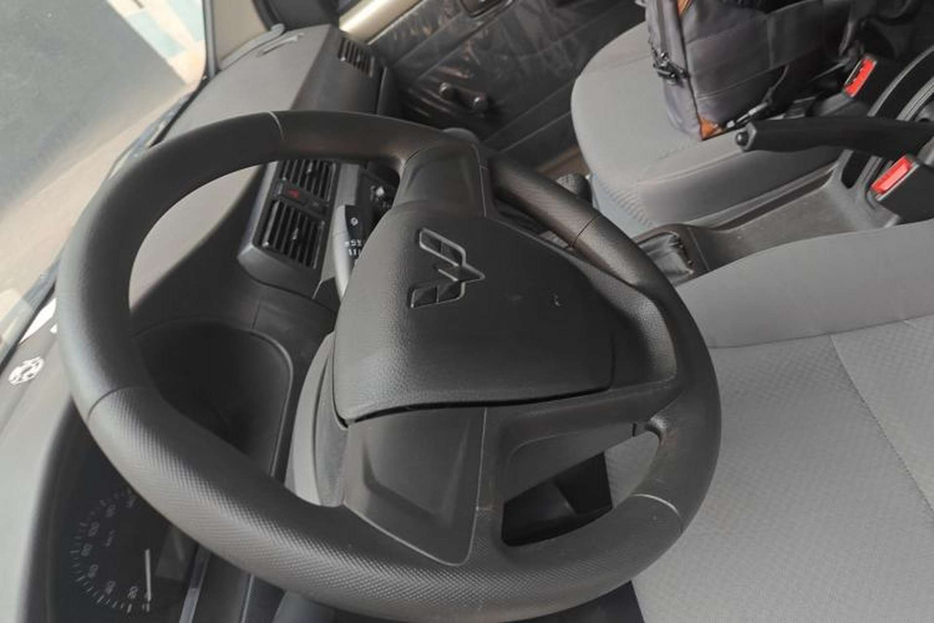 Used Wuling Rongguang 2021 1.5L Extended Basic Window-Sealed 5-Seat L3C Car Steering Wheel