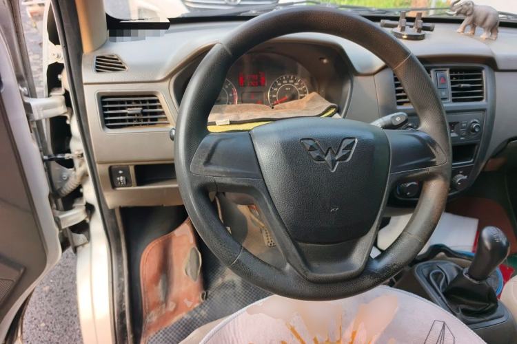 Used Wuling Rongguang 2021 1.2L S Standard Model Enclosed-Window Car Power-Assist Version Standard Model 5 Seats LSI Steering Wheel