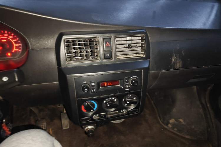 Used Wuling Rongguang 2021 1.5L Extended Basic Version L3C Audio And AC Panel