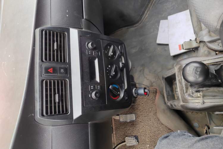 Used Wuling Rongguang 2021 1.5L Extended Standard-Size Window-Sealed Car Air-Conditioned Version 5 Seats L3C Audio And AC Panel