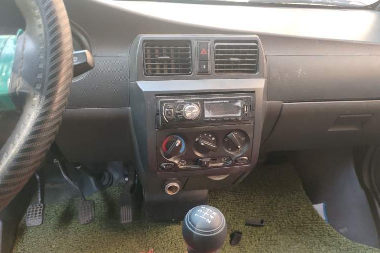 Used Wuling Rongguang 2021 1.5L Extended Standard Model Enclosed-Window Vehicle, Air-Conditioned Version, 5-seater LAR Audio And AC Panel