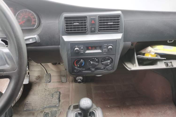 Used Wuling Rongguang 2021 1.5L Extended Standard Version with Air Conditioning – L3C Audio And AC Panel