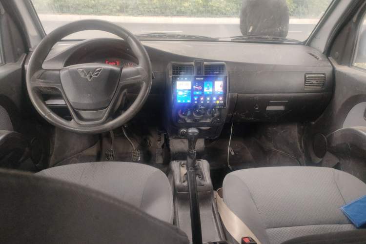 Used Wuling Rongguang 2021 1.5L Extended Standard Version with Air Conditioning – L3C Center Console