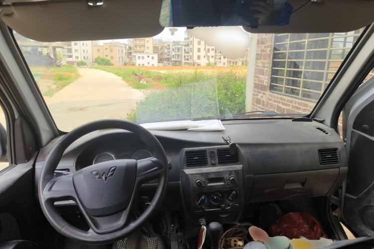 Used Wuling Rongguang 2021 1.5L Extended Standard Version with Air Conditioning – L3C Center Console