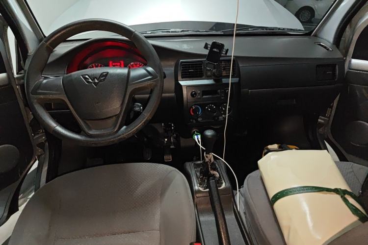 Used Wuling Rongguang 2021 1.5L Extended Basic Version L3C Center Console