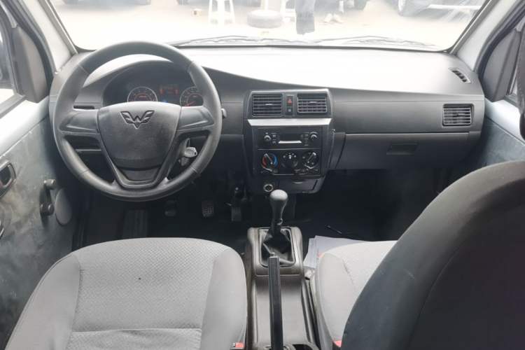 Used Wuling Rongguang 2021 1.5L Extended Basic Model LAR Center Console