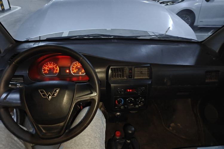 Used Wuling Rongguang 2021 1.5L Extended Basic Version L3C Center Console