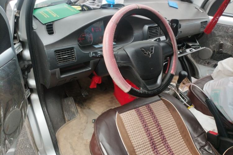 Used Wuling Rongguang 2021 1.5L Extended Basic Version L3C Center Console