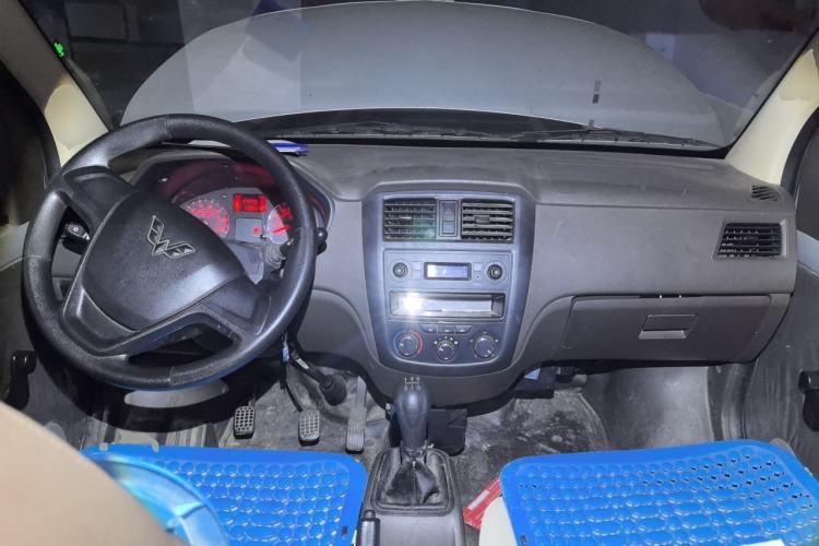 Used Wuling Rongguang 2021 1.2L S Base 7-Seater LSI Center Console