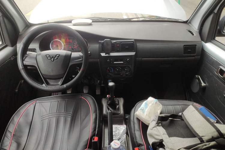 Used Wuling Rongguang 2021 1.5L Extended Basic Version L3C Center Console