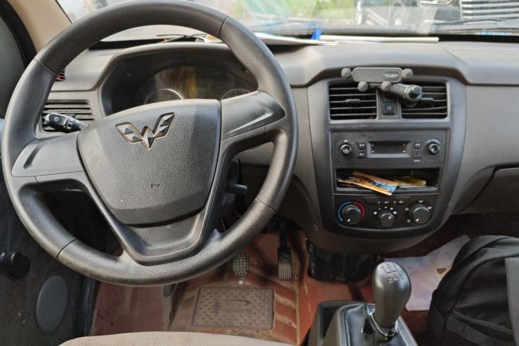 Used Wuling Rongguang 2021 1.2L S Base Model 5-Seater LSI Center Console