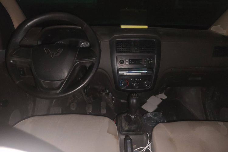 Used Wuling Rongguang 2021 1.2L S Base 7-Seater LSI Center Console