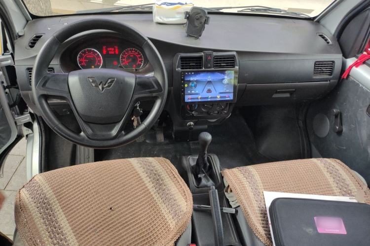 Used Wuling Rongguang 2021 1.5L Extended Basic Version L3C Center Console