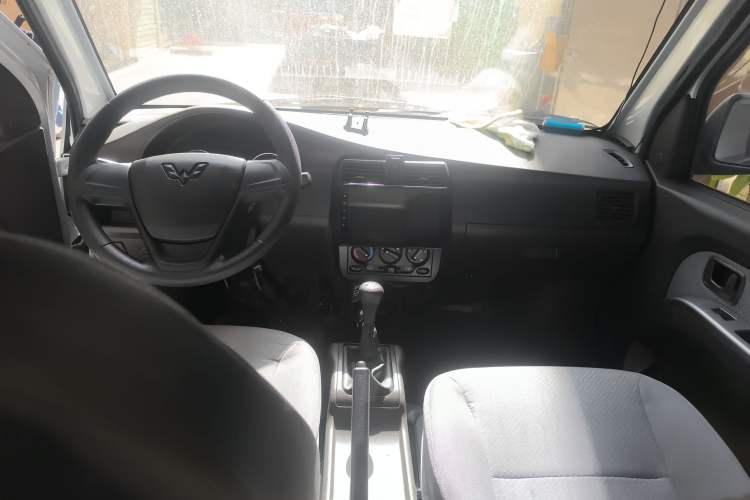 Used Wuling Rongguang 2021 1.5L Extended Standard-Size Window-Sealed Vehicle Air-Conditioned 2-Seater L3C Center Console