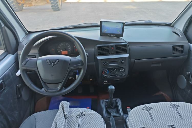 Used Wuling Rongguang 2021 1.5L Extended Basic Window-Sealed 5-Seat L3C Car Center Console