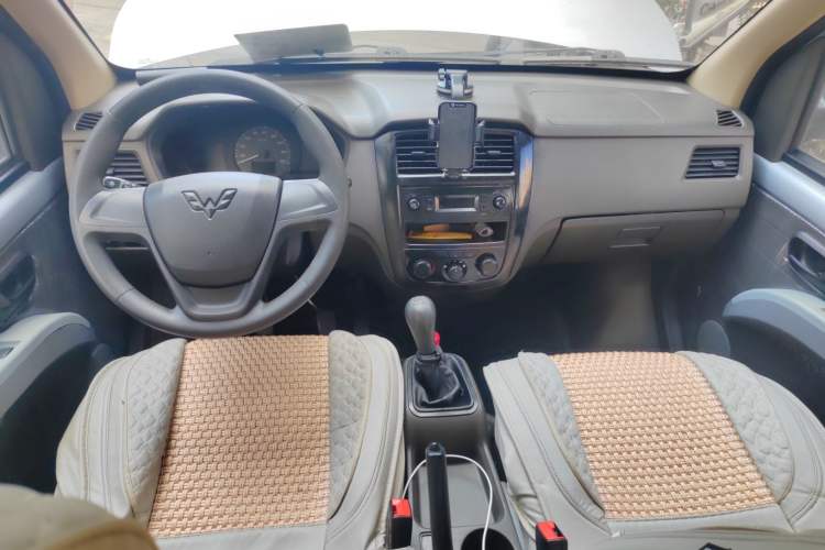 Used Wuling Rongguang 2021 1.2L S Base Model Window-Sealed Car Standard Version 5-Seater LSI Center Console