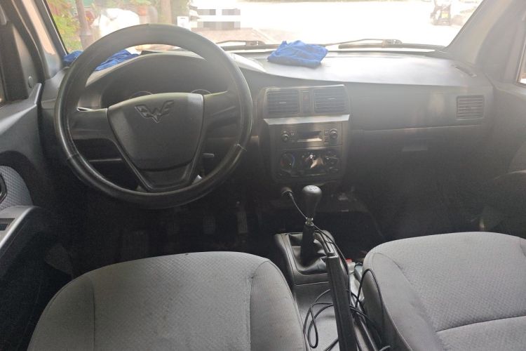 Used Wuling Rongguang 2021 1.5L Extended Standard Version with Air Conditioning – L3C Center Console
