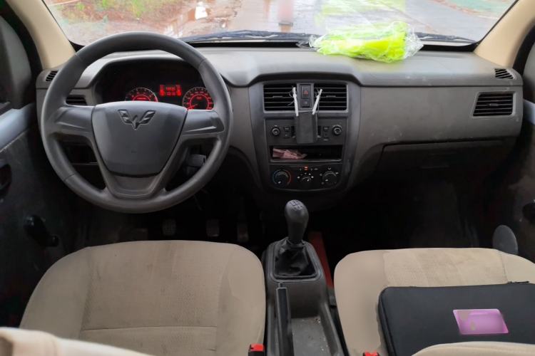 Used Wuling Rongguang 2021 1.2L S Base Model 5-Seater LSI Center Console