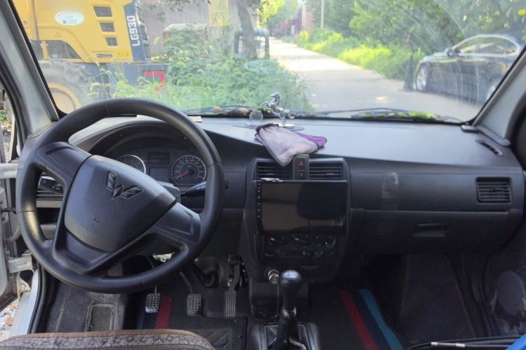 Used Wuling Rongguang 2021 1.5L Extended Basic Version L3C Center Console