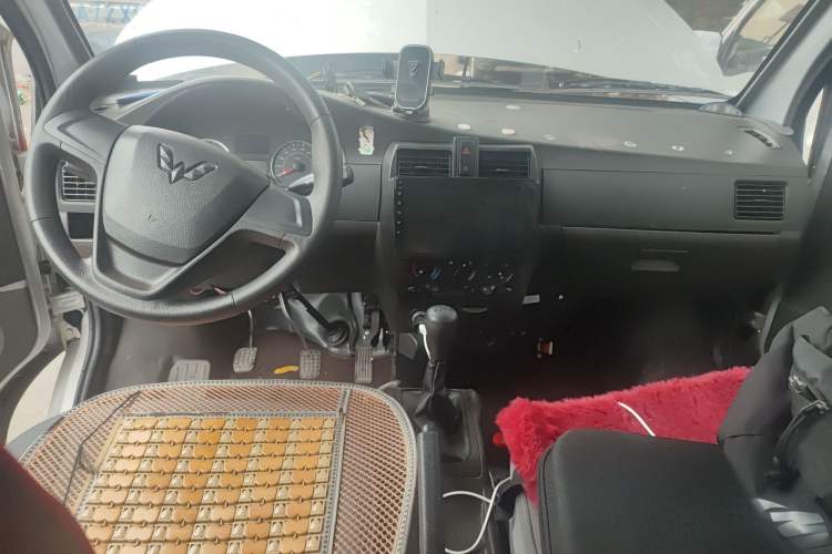 Used Wuling Rongguang 2021 1.5L Extended Basic Version L3C Center Console