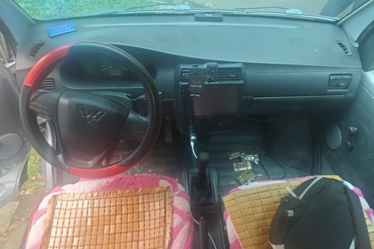 Used Wuling Rongguang 2021 1.5L Extended Basic Window-Sealed 5-Seat L3C Car Center Console