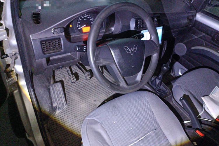 Used Wuling Rongguang 2021 1.5L Extended Basic Enclosed-Window Vehicle 2 Seats L3C Center Console