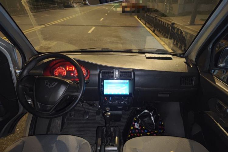 Used Wuling Rongguang 2021 1.5L Extended Standard Version with Air Conditioning – L3C Center Console