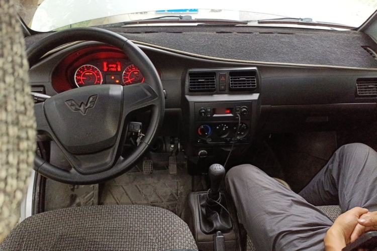 Used Wuling Rongguang 2021 1.5L Extended Standard Model Air-Conditioned Version LAR Center Console