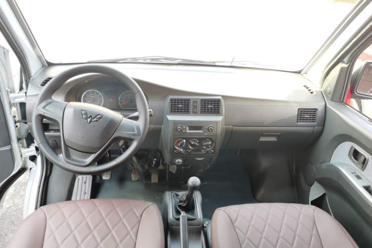 Used Wuling Rongguang 2021 1.5L Extended Standard Version with Air Conditioning – L3C Center Console