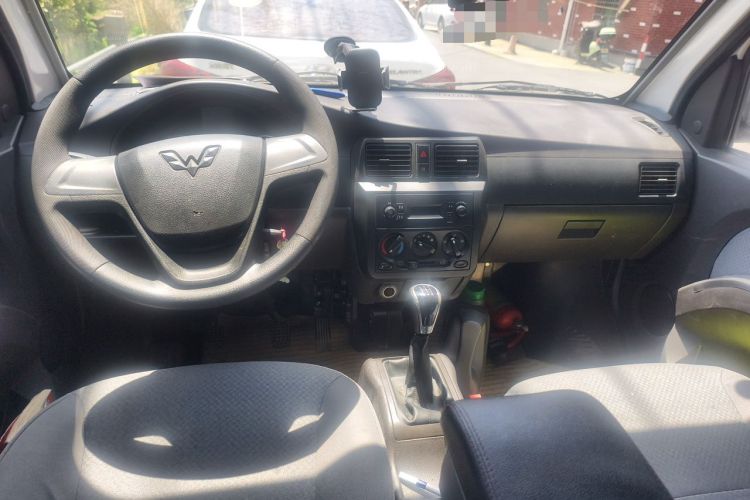 Used Wuling Rongguang 2021 1.5L Extended Standard Version with Air Conditioning – L3C Center Console