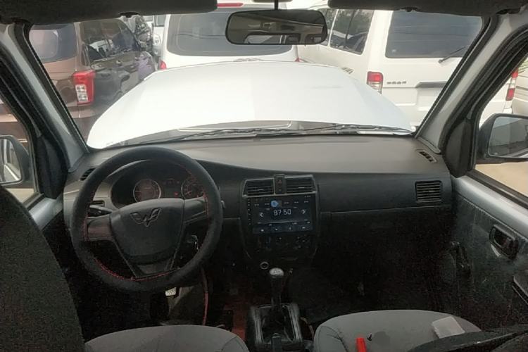 Used Wuling Rongguang 2021 1.5L Extended Basic Version L3C Center Console